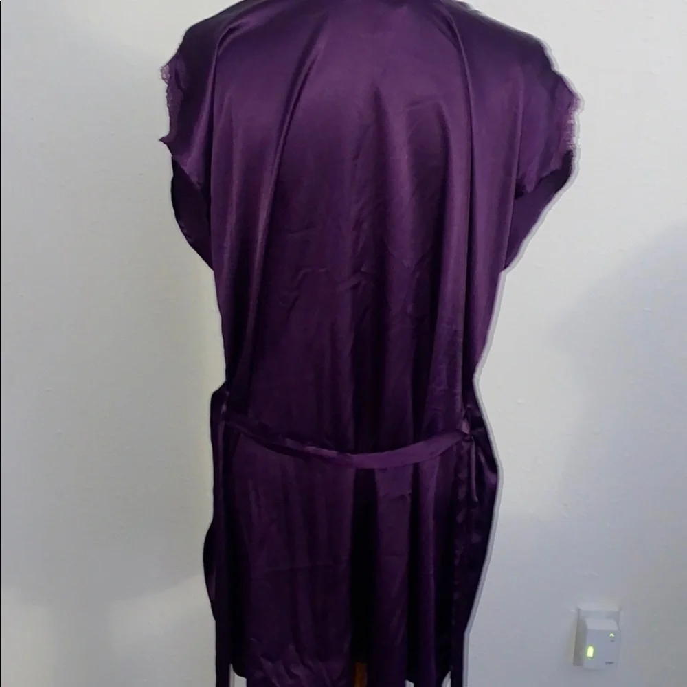 Purple satin short sleeved robe size M lace piping - Picture 3 of 6